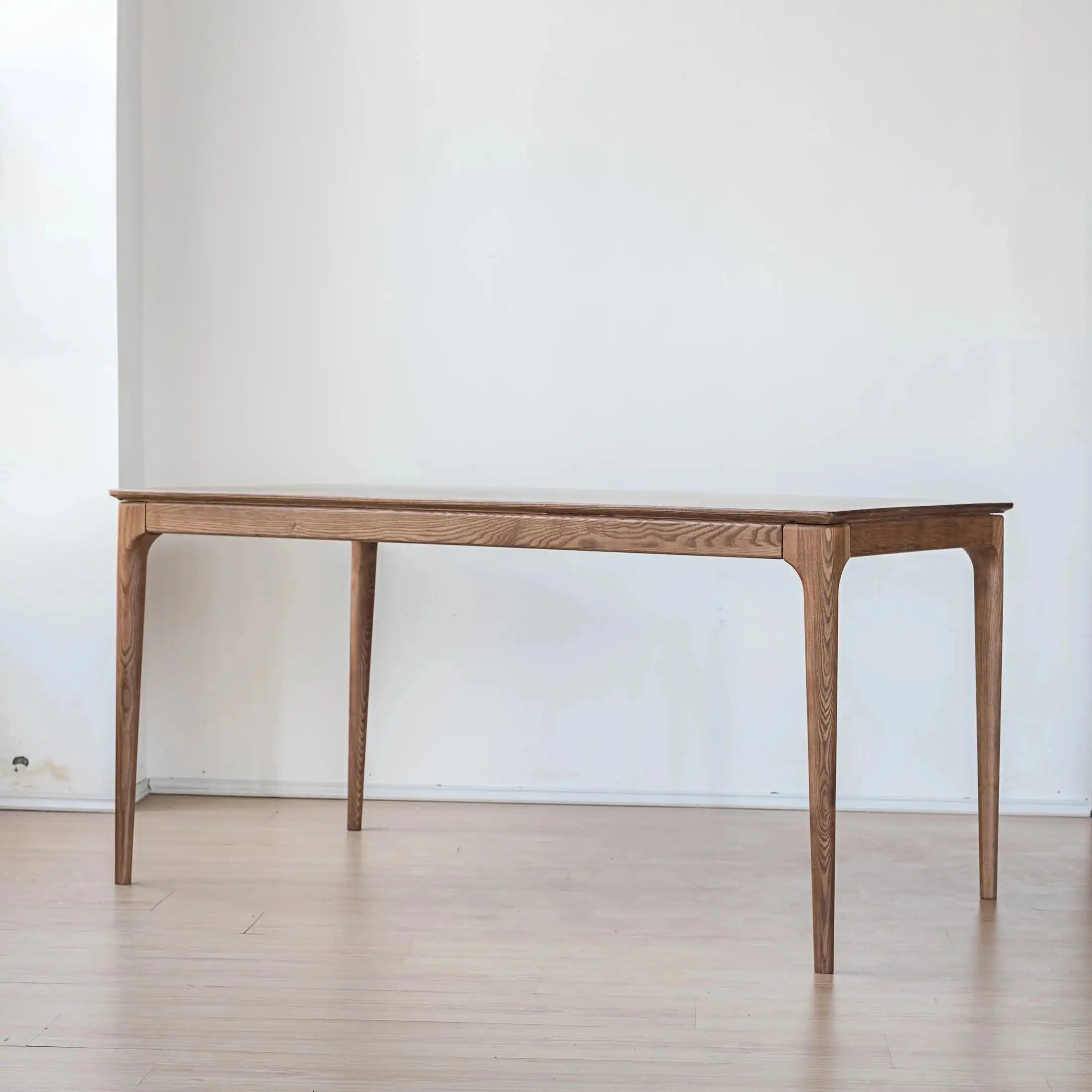 Ava Dining table