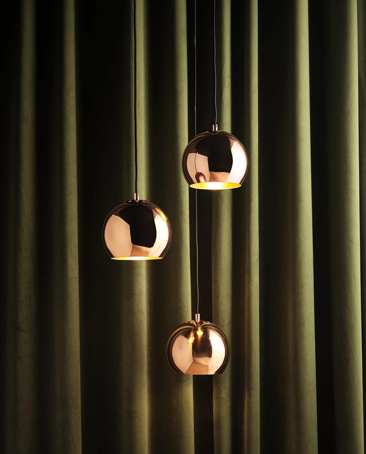 Solid Ball Pendant 18cm