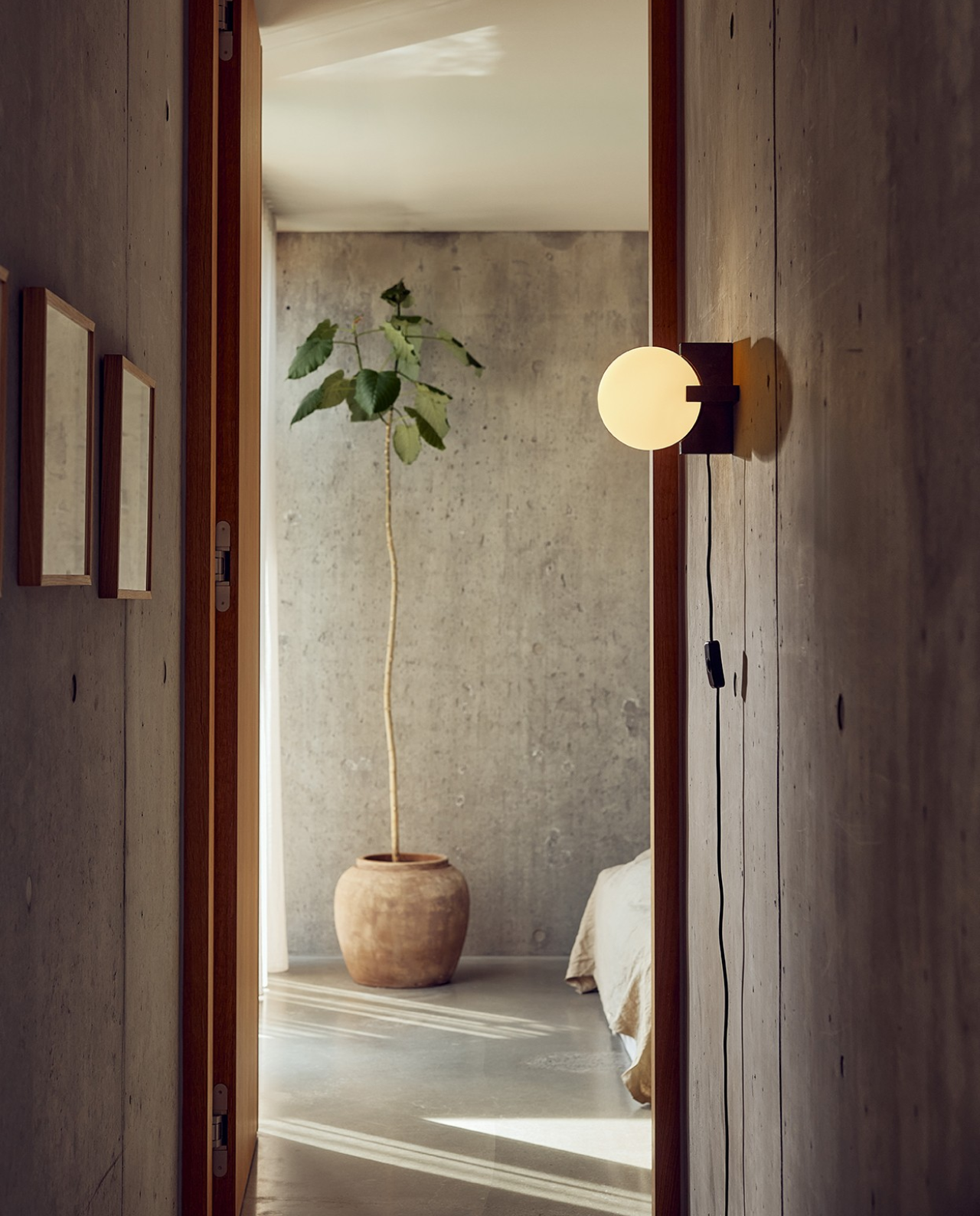 Hito Table & Wall lamp